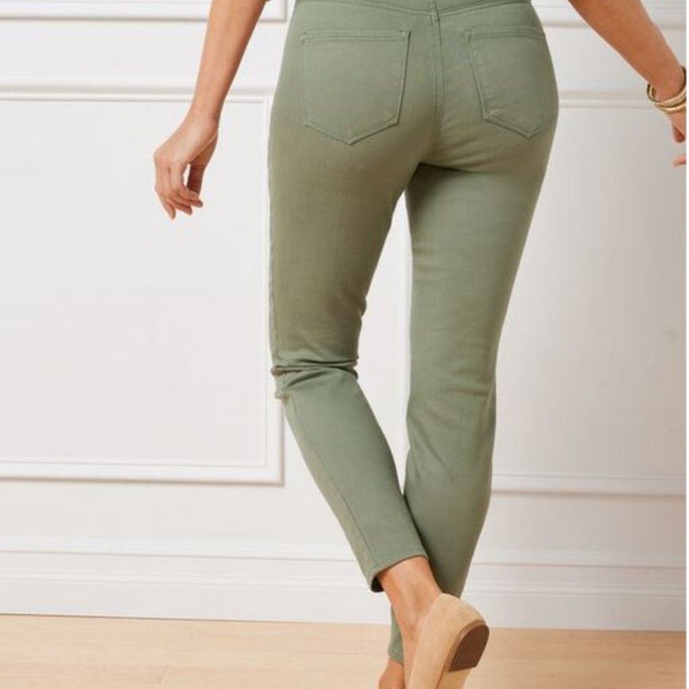 TALBOTS:  Jegging Crop - khaki green